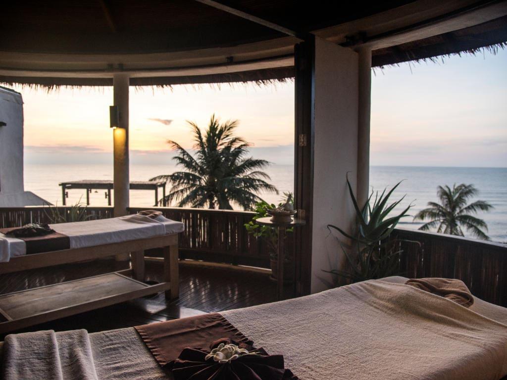 DaniChou Massageöl Kokos - Entspannung mit exotischer Brise | 100% Naturkosmetik & ätherische Öle | Ideal für sinnliche Massagen | Vegan & ohne Paraffine - DaniChou-Store